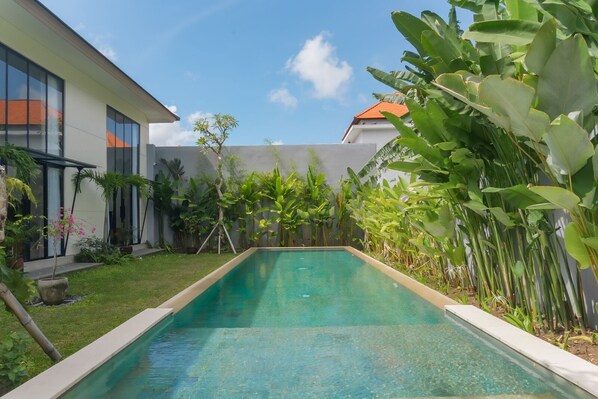 Outdoor pool - Sunset Loft Seminyak, Bali (Seminyak)