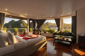 In-room safe, free WiFi - Aqua Luxury Cruise (Ha Long)