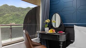 Suite, Balcony, Sea View | In-room safe, free WiFi