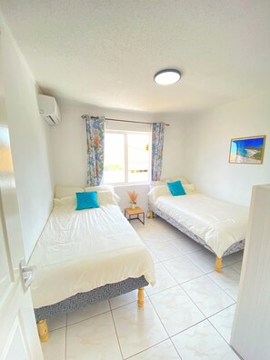WiFi, bed sheets, wheelchair access - Bendishon Villa - 5 Bedroom Villa (Grote Berg)