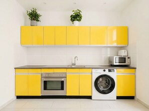 Basic-lejlighed | Privat køkken | Køleskab, mikrobølgeovn, ovn, kogeplade