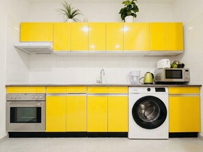 ベーシック アパートメント | 専用キッチン | 冷蔵庫、電子レンジ、オーブン、コンロ