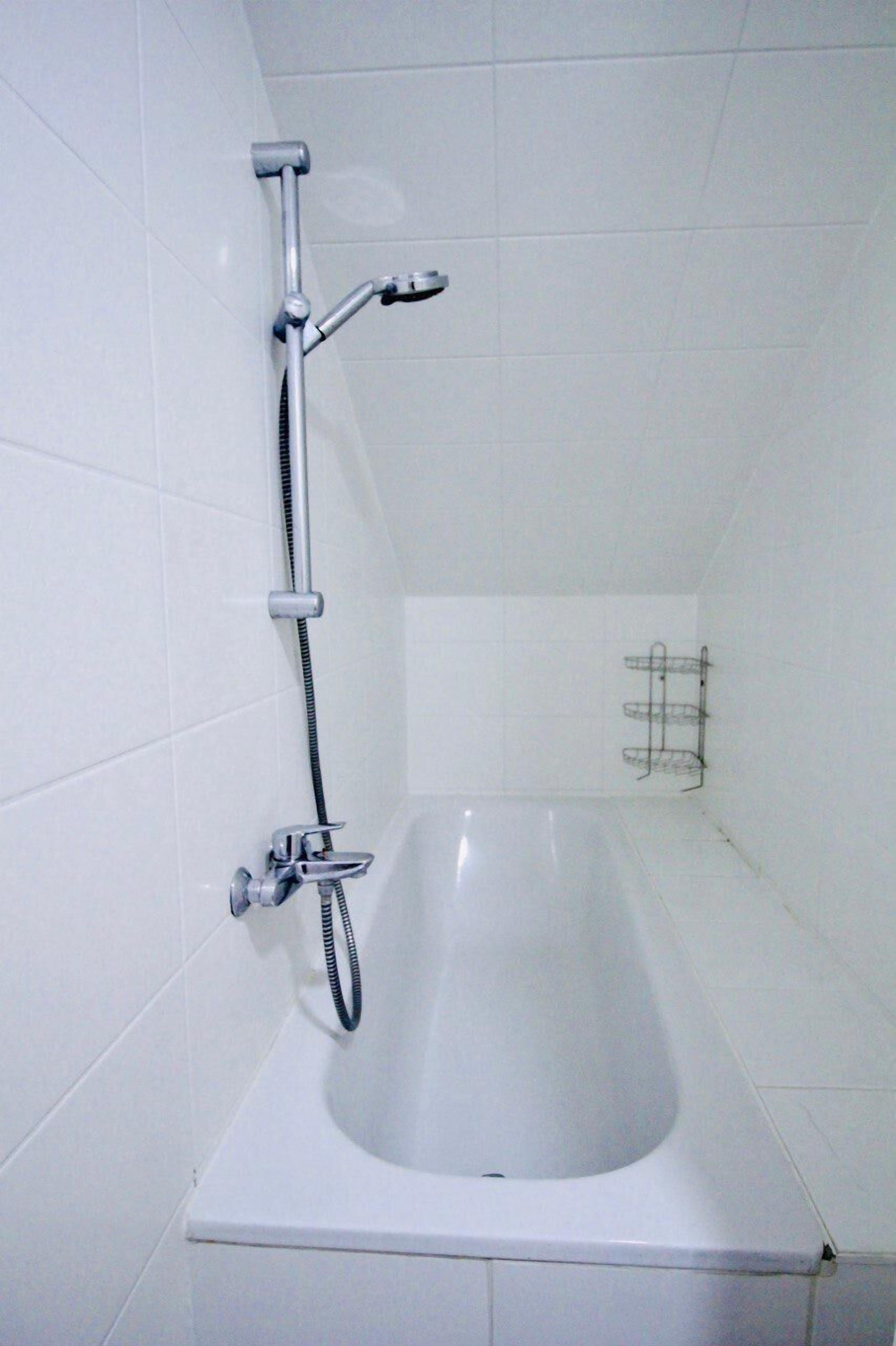 Basic-Apartment | Badezimmer | Duschwanne, kostenlose Toilettenartikel, Haartrockner, Handtücher