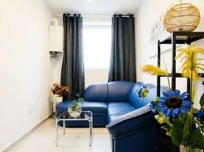 Basic Apartment | Living room - Cozy 2BR and Living Room Apt for 6 (Vienna)