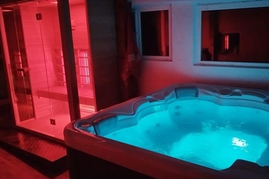 Indoor spa tub