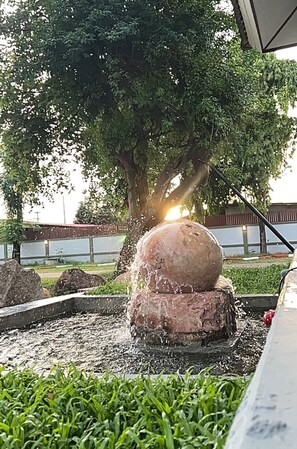 Vista frontal de la propiedad