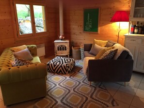 Televisión y chimenea 