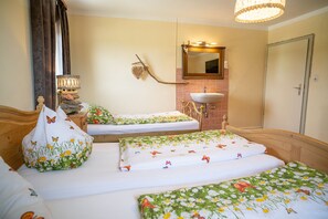 2 bedrooms, bed sheets - Vacation apartment lake view (Kirchanschöring)