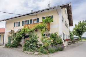 Exterior - Vacation apartment Rustika (Kirchanschöring)