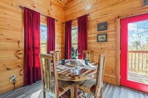 Dining - Whisper Cabin: Hot Tub, Game Loft, Open Living, Minutes to Downtown Gatlinburg (Gatlinburg)
