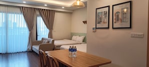 1 habitación, tabla de planchar con plancha, wifi gratis y ropa de cama
