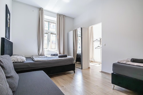 Cozy Budget 2BR Apartment Vienna