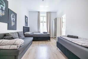 Basic Apartment | Iron/ironing board