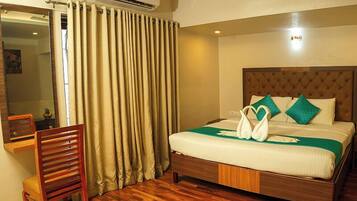 Caja de seguridad en la habitación y escritorio