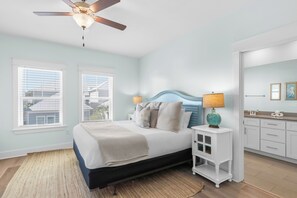 4 bedrooms, iron/ironing board, travel cot, free WiFi - 30A Stay • Golf Cart, Bikes, Outdoor Lounge + Near Beach | Constant Getaway (Santa Rosa Beach)