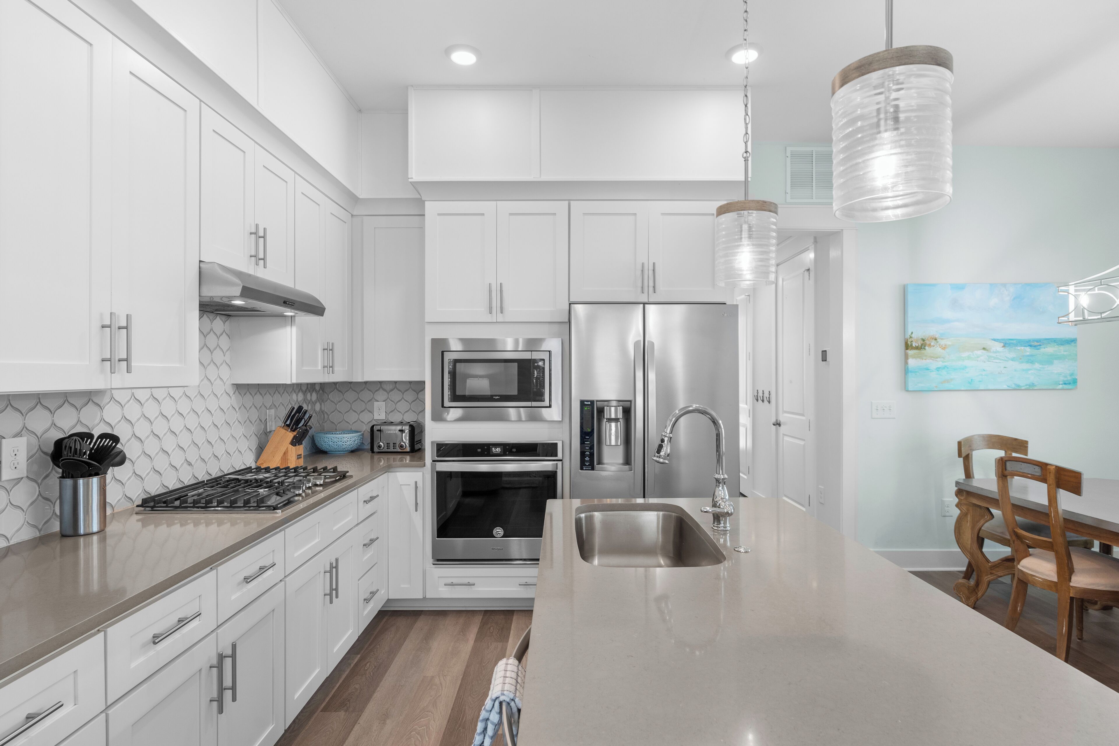 ثلاجة، ميكروويف، فرن، موقد طهي مسطح