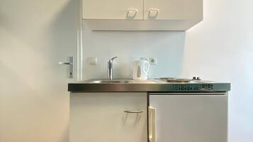 Departamento básico | Cocineta privada | Refrigerador y parrilla de estufa