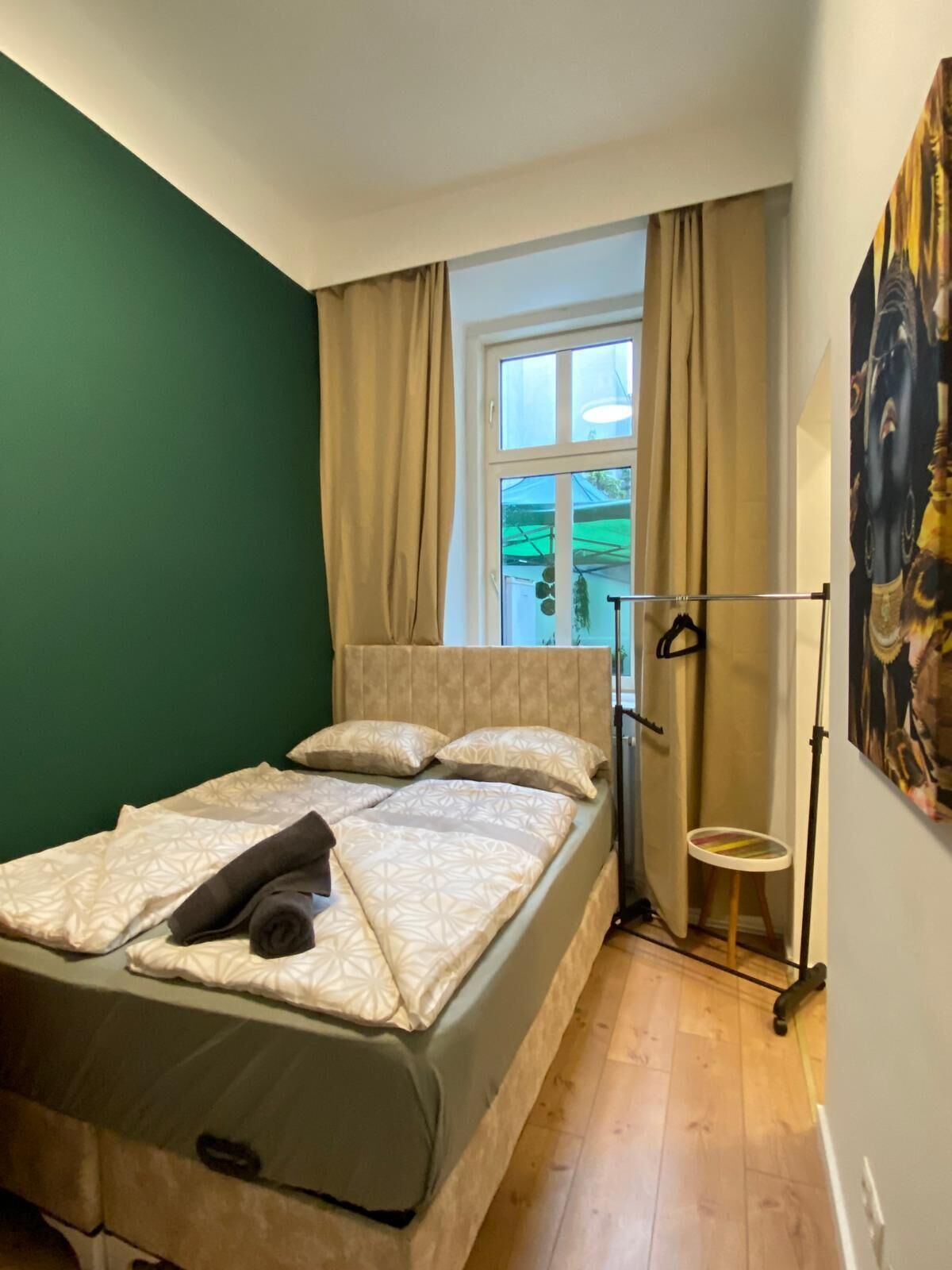 Basic Apartment | Iron/ironing board