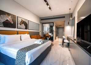 Iron/ironing board, WiFi, bed sheets