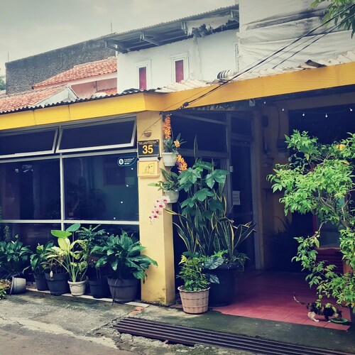 Penginapan Rumah Kuning Syariah