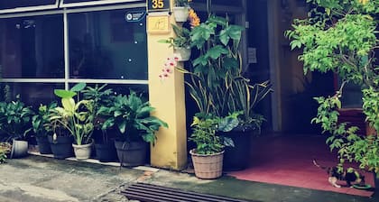 Penginapan Rumah Kuning Syariah