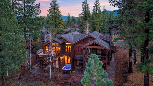 A log cabin with multiple rooms, a hot tub, and a deck. - Truckee Escape w/ Hot Tub, Chef’s Kitchen & Minutes to Skiing, Dining & Trails (Truckee)