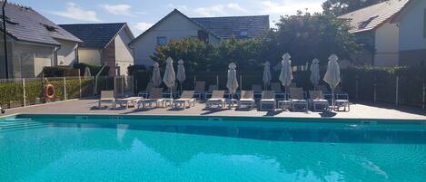 Indoor pool, outdoor pool