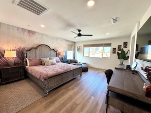 Desk, travel crib, free WiFi, bed sheets