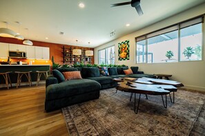 Smart-TV, Kamin, Videospiele, Arbeitsbereiche