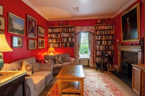 TV, fireplace - Large historic home overlooking the sea in Connemara (Doonreaghan)