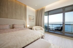 Appartamento Luxury, 3 camere da letto, vista spiaggia, di fronte alla spiaggia | Postazione laptop, ferro/asse da stiro, Wi-Fi gratuito