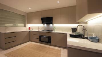 Căn hộ Cao cấp, 3 phòng ngủ, quang cảnh bãi biển, sát bãi biển | Bếp riêng | Tủ lạnh, lò vi sóng, lò nướng, bếp nấu