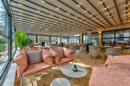 Restaurant. Zlatibor Deluxe Suites with Spa Fitness