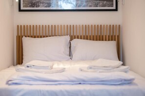 Apartamento luxo, sacada, vista para a cidade | Ferros/tábuas de passar roupa, Wi-Fi de cortesia