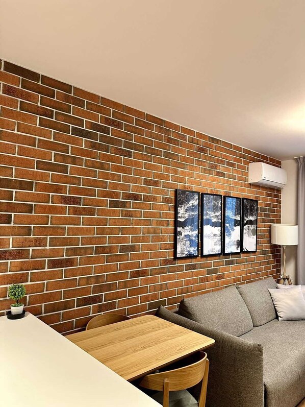 Apartamento luxo, sacada, vista para a cidade | Área de estar