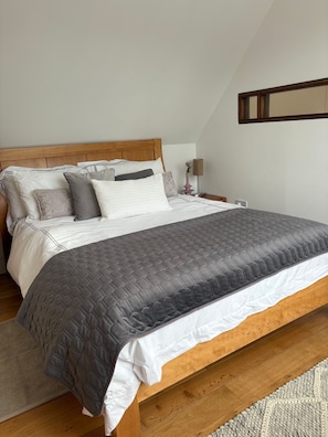 2 bedrooms, iron/ironing board, Internet, bed sheets