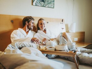 Zimmersafe, Reisekinderbett, WLAN, Bettwäsche