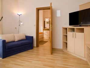 Fernseher, Tischtennisplatte