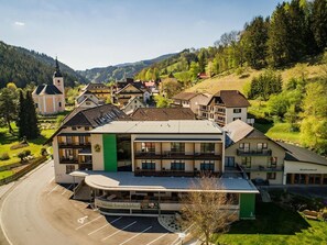 المنشأة من الخارج