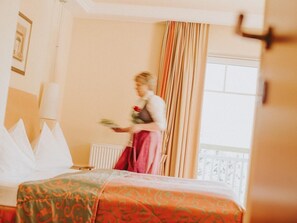 Zimmersafe, Reisekinderbett, WLAN, Bettwäsche