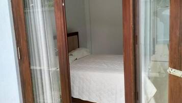 2 bedrooms, iron/ironing board, Internet