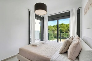 Lit parapluie, Wi-Fi gratuit, draps fournis