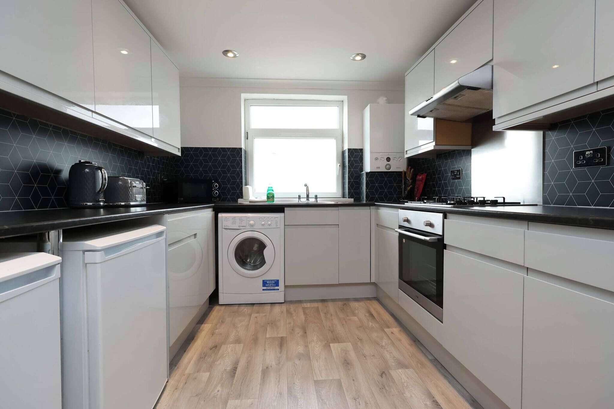 Fridge, microwave, oven, coffee/tea maker