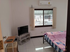 Room - Charming Guest Room in Sanambin, Bangkok - Close to Night Market & Airport (Khwaeng Sanambin)