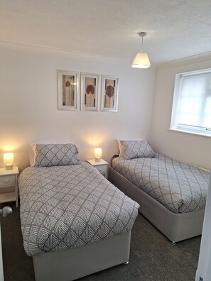 2 makuuhuonetta, silitysrauta/-lauta, internet, vuodevaatteet