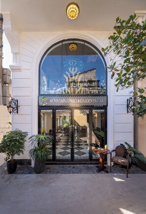 Front of property - Tam Coc Mountain Sunset and Garden Hotel (Hoa Lu)