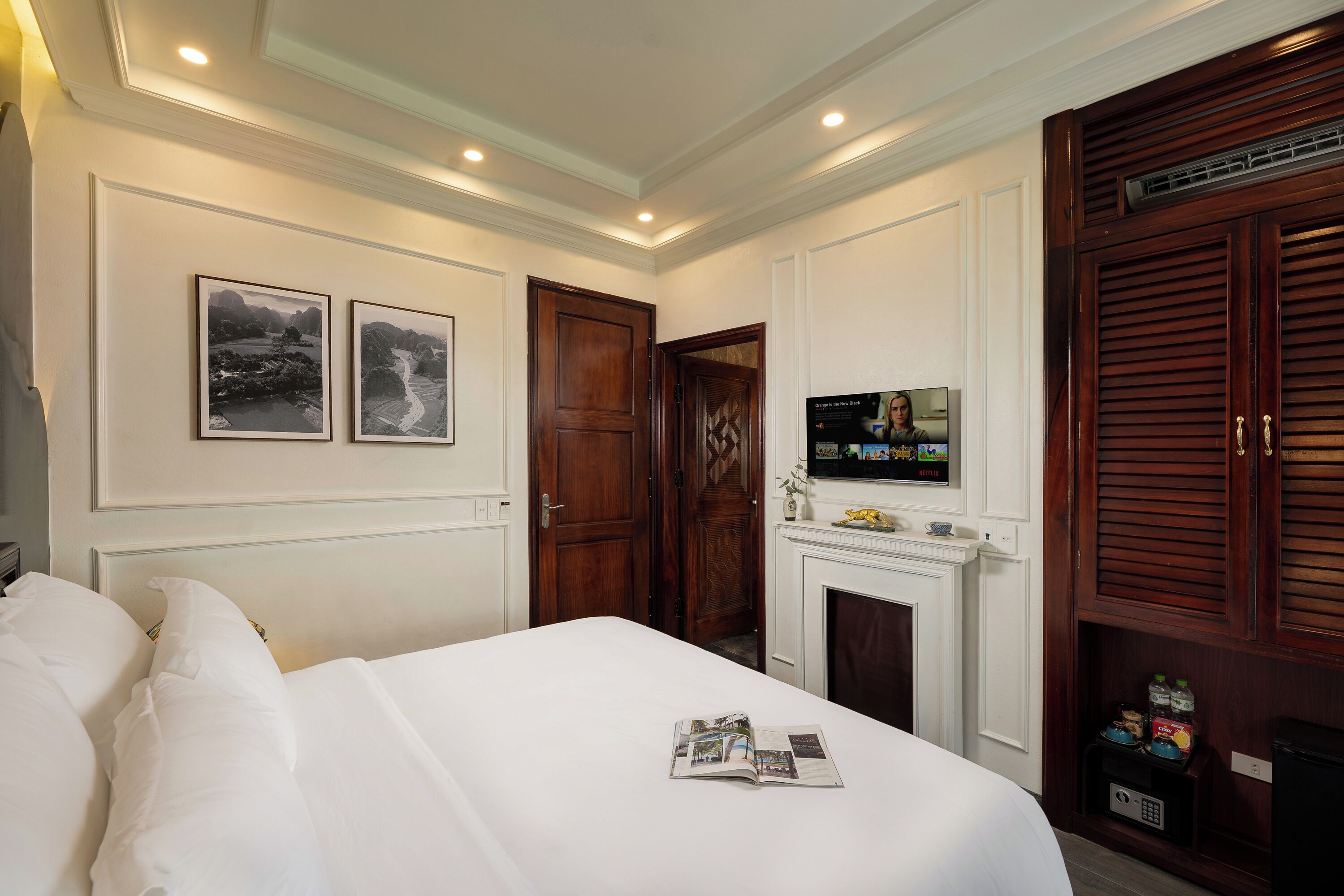 In-room safe, desk, laptop workspace, soundproofing