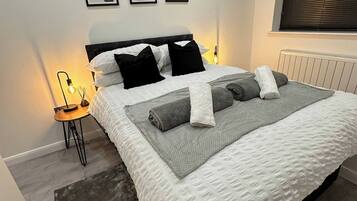 1 slaapkamer, een strijkplank/strijkijzer, internet, beddengoed