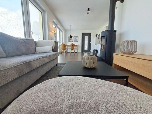 Moderne Ferienwohnung mit Balkon, Sauna und Bergblick im Gebirgsresort -