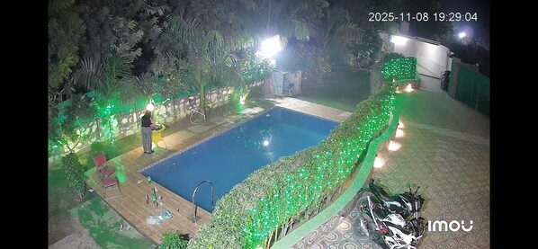 Hồ bơi ngoài trời 